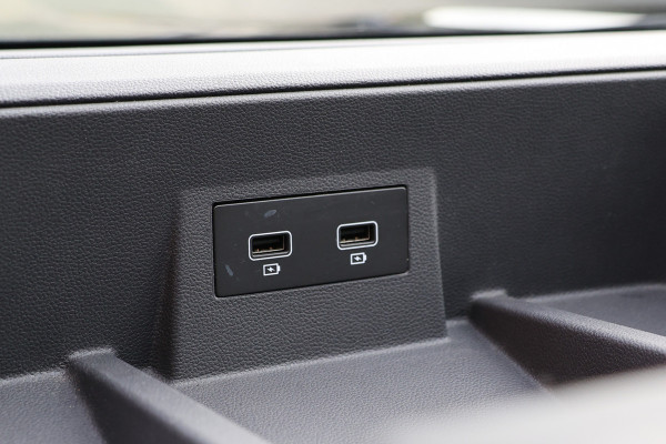 Renault Trafic 2.0 dCi 170 PK L2H1 DC | CarPlay | Camera | Navigatie | LED Koplampen | Climate control | Trekhaak | Cruise control | 5-Zitter | Nieuwe APK | NAP Logisch