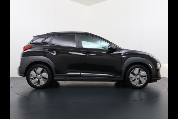 Hyundai Kona EV 64kWh SOH 100% Warmtepomp Head Up Display Adap.Cruise Navi Ecc Camera Apple Carplay Android Auto Pdc Fashion Lane Assist Dodehoekwaarschuwing Keyless Privacy Glas DAB FCA 1e Eigenaar Origineel Nederlandse Auto