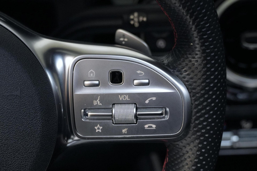 Mercedes-Benz A-Klasse 200 AMG Automaat 163 PK | Pano-dak | Widescreen | Stoelverwarming | Camera | Led | Pdc |