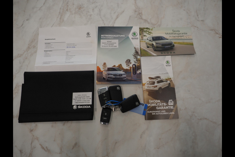 Škoda Superb Combi 1.4 TSI iV 218PK Style | Leder/Alcantara | Trekhaak | Adaptive Cruise | 360 | Virtual | Memory | DAB | Carplay