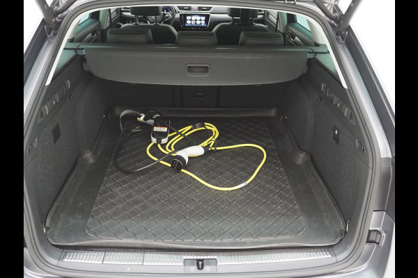 Škoda Superb Combi 1.4 TSI iV 218PK Style | Leder/Alcantara | Trekhaak | Adaptive Cruise | 360 | Virtual | Memory | DAB | Carplay