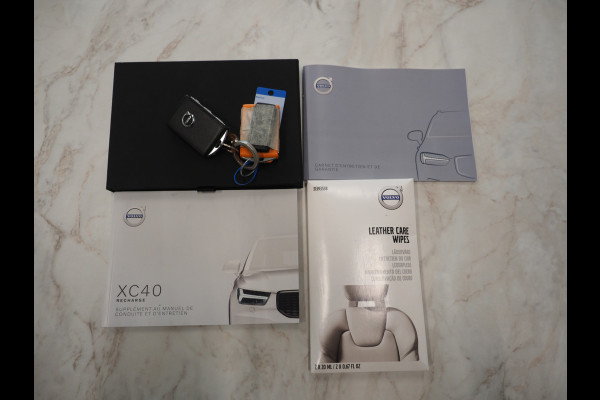 Volvo XC40 1.5 T5 Recharge Inscription | Leder | Camera | Trekhaak | Keyless | Virtual | LED | Carplay