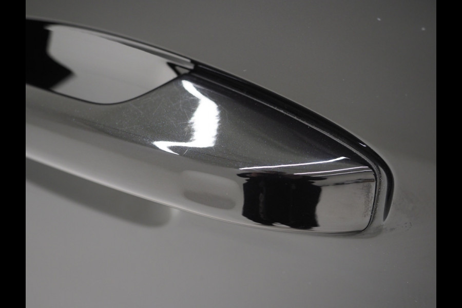 Volvo XC40 1.5 T5 Recharge Inscription | Leder | Camera | Trekhaak | Keyless | Virtual | LED | Carplay