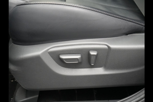 Mitsubishi Eclipse Cross 2.4 Instyle Plug In Hybrid 188pk Dealer O.H. PHEV | Trekhaak Afn. | Panodak | Head Up | Adaptive Cruise | 360 Camera | Lederen Sportstoelen & Stuur Verwarmd | Apple Carplay | Navigatie Via TomTom | Keyless | Blis | DAB |