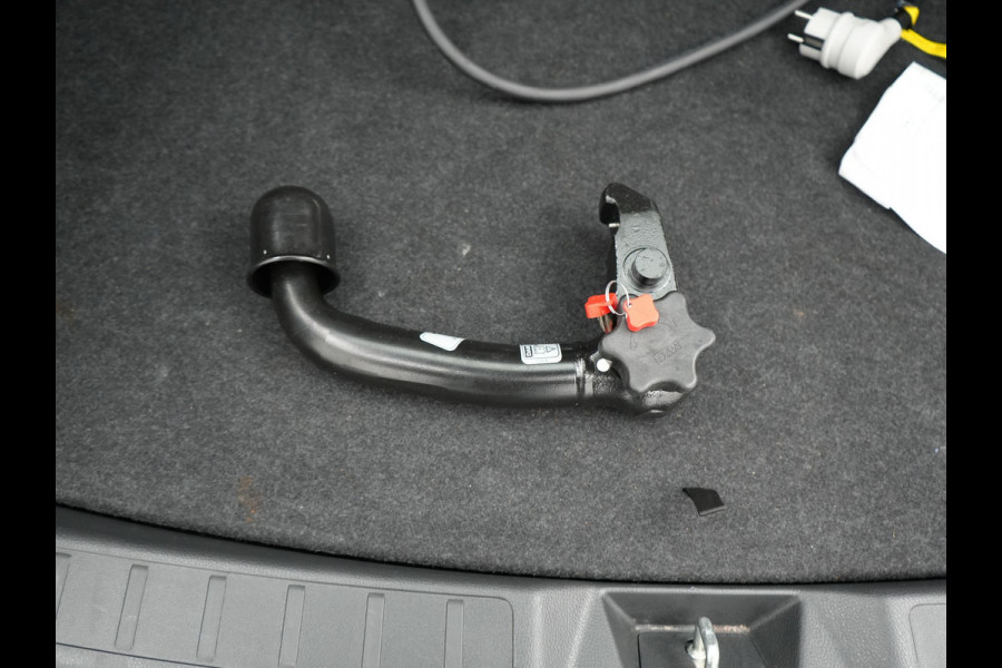 Mitsubishi Eclipse Cross 2.4 Instyle Plug In Hybrid 188pk Dealer O.H. PHEV | Trekhaak Afn. | Panodak | Head Up | Adaptive Cruise | 360 Camera | Lederen Sportstoelen & Stuur Verwarmd | Apple Carplay | Navigatie Via TomTom | Keyless | Blis | DAB |