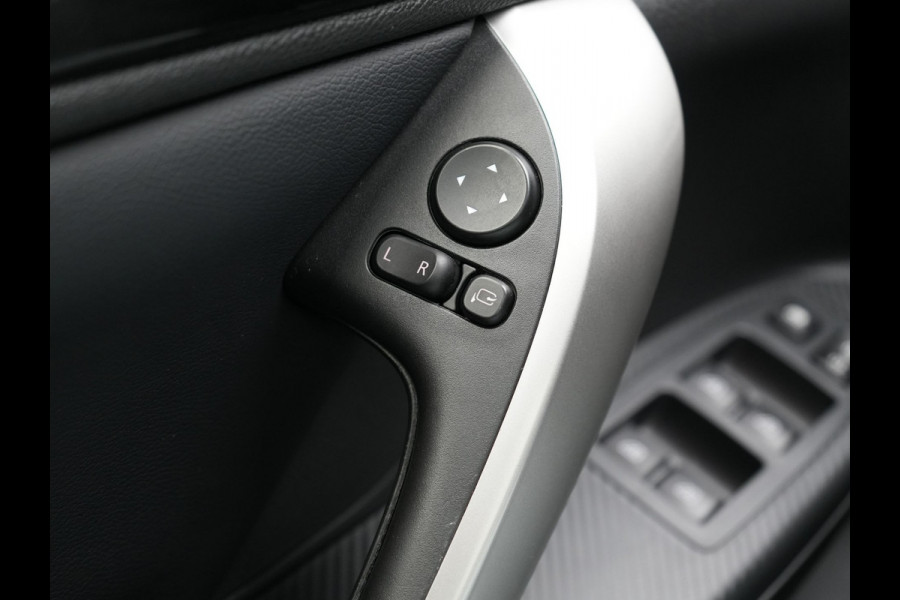 Mitsubishi Eclipse Cross 2.4 Instyle Plug In Hybrid 188pk Dealer O.H. PHEV | Trekhaak Afn. | Panodak | Head Up | Adaptive Cruise | 360 Camera | Lederen Sportstoelen & Stuur Verwarmd | Apple Carplay | Navigatie Via TomTom | Keyless | Blis | DAB |