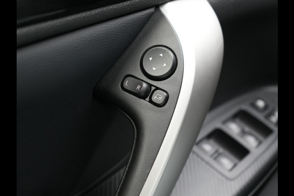 Mitsubishi Eclipse Cross 2.4 Instyle Plug In Hybrid 188pk Dealer O.H. PHEV | Trekhaak Afn. | Panodak | Head Up | Adaptive Cruise | 360 Camera | Lederen Sportstoelen & Stuur Verwarmd | Apple Carplay | Navigatie Via TomTom | Keyless | Blis | DAB |