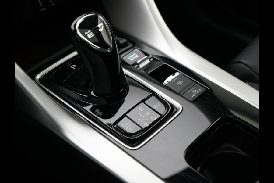 Mitsubishi Eclipse Cross 2.4 Instyle Plug In Hybrid 188pk Dealer O.H. PHEV | Trekhaak Afn. | Panodak | Head Up | Adaptive Cruise | 360 Camera | Lederen Sportstoelen & Stuur Verwarmd | Apple Carplay | Navigatie Via TomTom | Keyless | Blis | DAB |