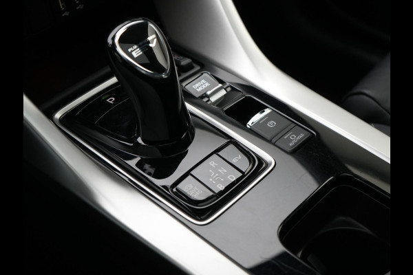 Mitsubishi Eclipse Cross 2.4 Instyle Plug In Hybrid 188pk Dealer O.H. PHEV | Trekhaak Afn. | Panodak | Head Up | Adaptive Cruise | 360 Camera | Lederen Sportstoelen & Stuur Verwarmd | Apple Carplay | Navigatie Via TomTom | Keyless | Blis | DAB |