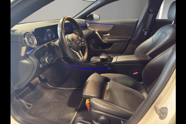 Mercedes-Benz CLA-Klasse Shooting Brake 250 e Luxury Line Automaat | Comfortstoelen | Sfeerverl | 17"Velg | Camera | Volledig digitaal |