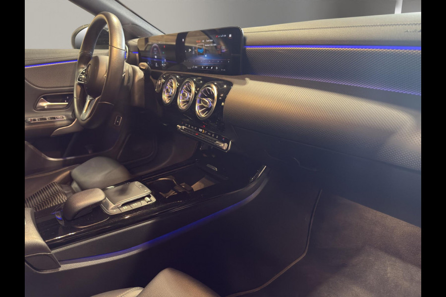 Mercedes-Benz CLA-Klasse Shooting Brake 250 e Luxury Line Automaat | Comfortstoelen | Sfeerverl | 17"Velg | Camera | Volledig digitaal |