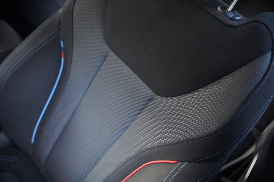 BMW 3 Serie Touring 330i xDrive High Excecutive M Sport | M Performance | Stoelverwarming | Camera | Navigatie | Parkeersensoren | Apple Carplay | Keyless | HIFI | Adaptive Cruise Control | DAB | LED | BTW | Fabrieksgarantie