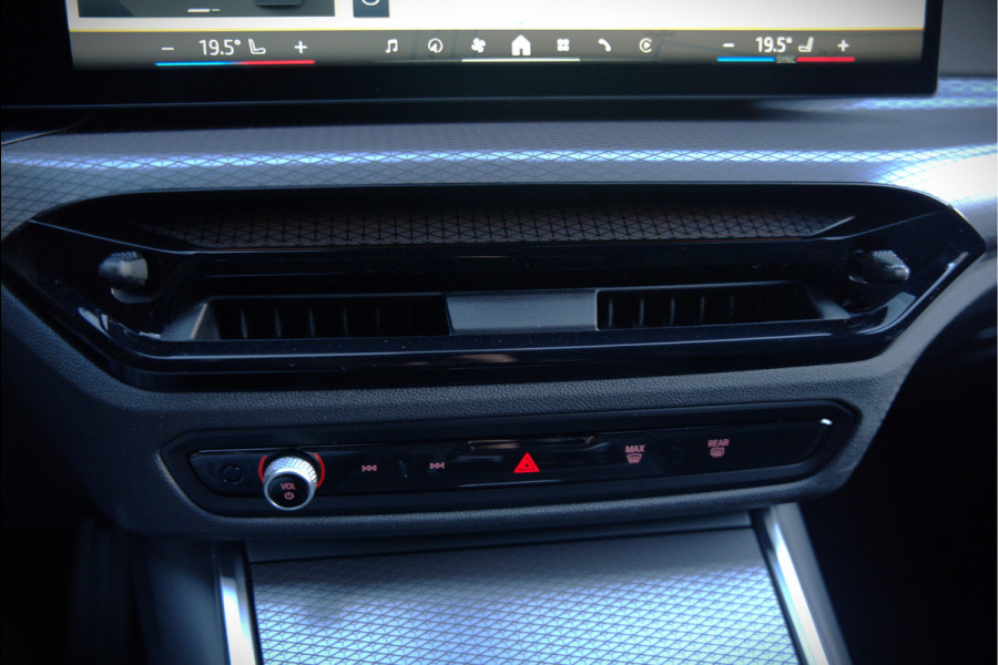 BMW 3 Serie Touring 330i xDrive High Excecutive M Sport | M Performance | Stoelverwarming | Camera | Navigatie | Parkeersensoren | Apple Carplay | Keyless | HIFI | Adaptive Cruise Control | DAB | LED | BTW | Fabrieksgarantie