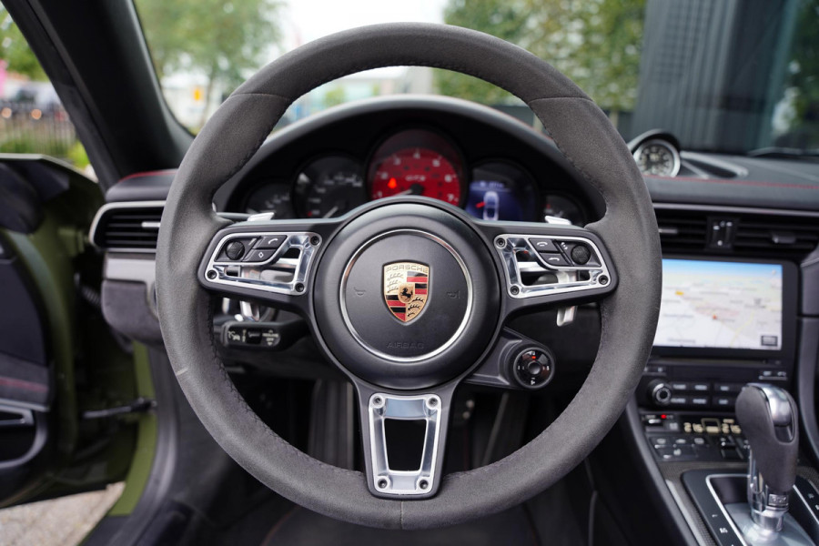 Porsche 911 991 Cabriolet 3.0 Carrera GTS Nato Green Burmester Lifting