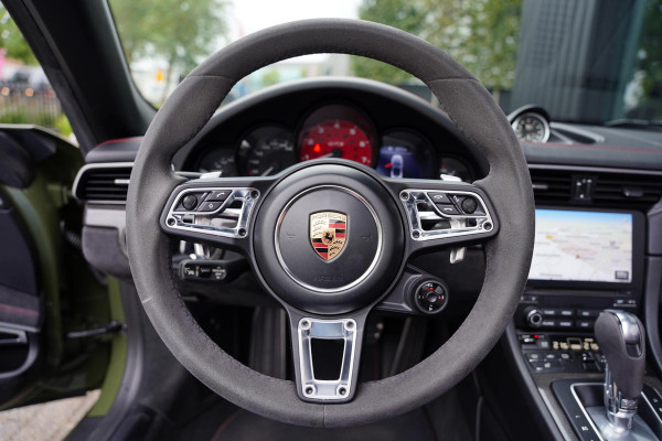 Porsche 911 991 Cabriolet 3.0 Carrera GTS Nato Green Burmester Lifting