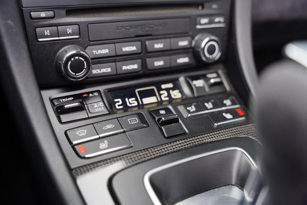 Porsche 911 991 Cabriolet 3.0 Carrera GTS Nato Green Burmester Lifting