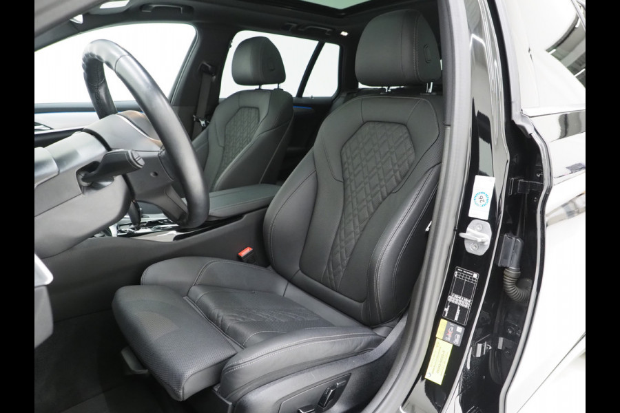BMW 5 Serie Touring 530e xDrive Business Edition Plus | Panoramadak | Camera | Sfeerverlichting | BLIS | Carplay