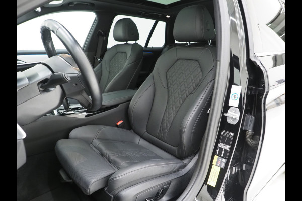 BMW 5 Serie Touring 530e xDrive Business Edition Plus | Panoramadak | Camera | Sfeerverlichting | BLIS | Carplay