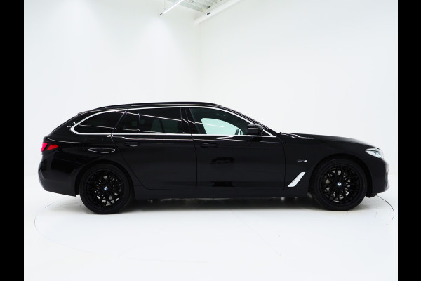 BMW 5 Serie Touring 530e xDrive Business Edition Plus | Panoramadak | Camera | Sfeerverlichting | BLIS | Carplay