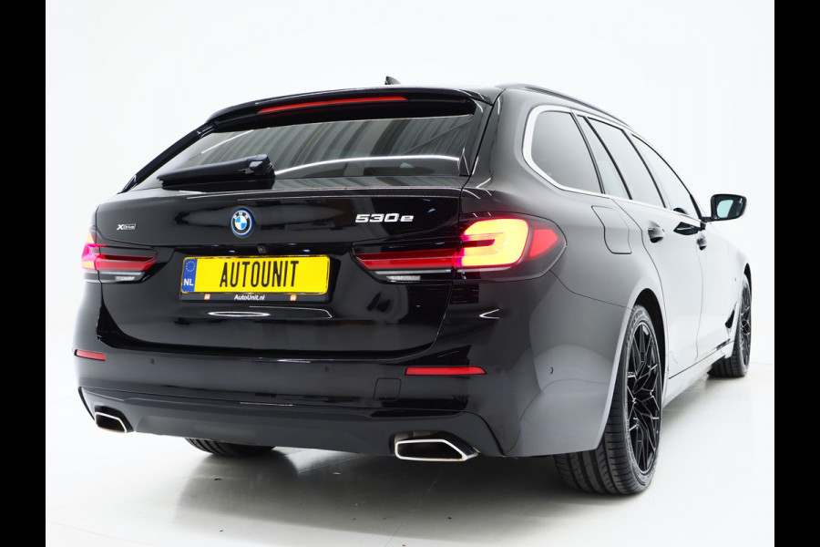 BMW 5 Serie Touring 530e xDrive Business Edition Plus | Panoramadak | Camera | Sfeerverlichting | BLIS | Carplay
