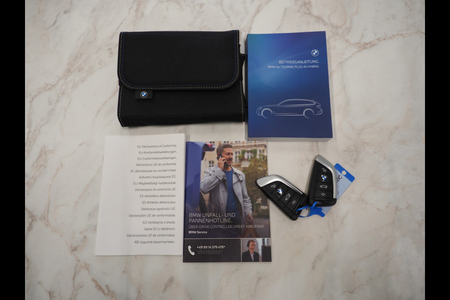 BMW 5 Serie Touring 530e xDrive Business Edition Plus | Panoramadak | Camera | Sfeerverlichting | BLIS | Carplay
