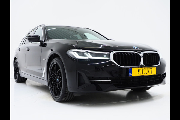 BMW 5 Serie Touring 530e xDrive Business Edition Plus | Panoramadak | Camera | Sfeerverlichting | BLIS | Carplay