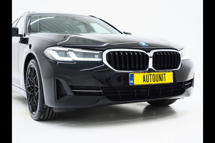 BMW 5 Serie Touring 530e xDrive Business Edition Plus | Panoramadak | Camera | Sfeerverlichting | BLIS | Carplay