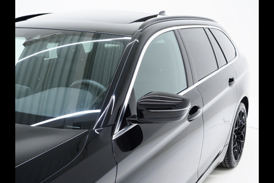 BMW 5 Serie Touring 530e xDrive Business Edition Plus | Panoramadak | Camera | Sfeerverlichting | BLIS | Carplay