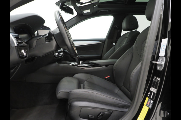 BMW 5 Serie Touring 530e xDrive Business Edition Plus | Panoramadak | Camera | Sfeerverlichting | BLIS | Carplay