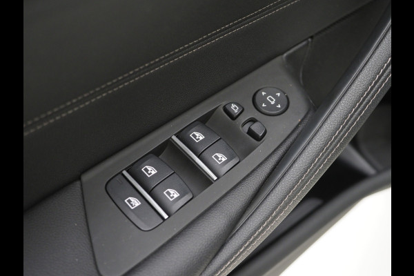 BMW 5 Serie Touring 530e xDrive Business Edition Plus | Panoramadak | Camera | Sfeerverlichting | BLIS | Carplay