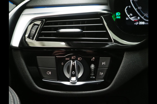 BMW 5 Serie Touring 530e xDrive Business Edition Plus | Panoramadak | Camera | Sfeerverlichting | BLIS | Carplay