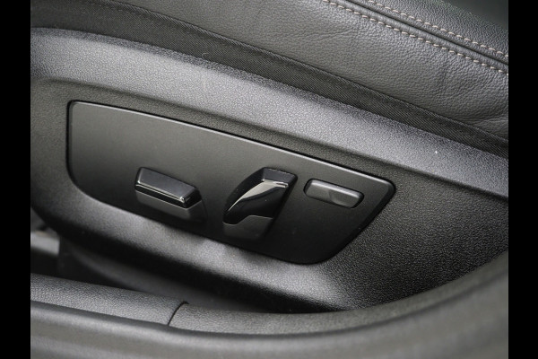 BMW 5 Serie Touring 530e xDrive Business Edition Plus | Panoramadak | Camera | Sfeerverlichting | BLIS | Carplay