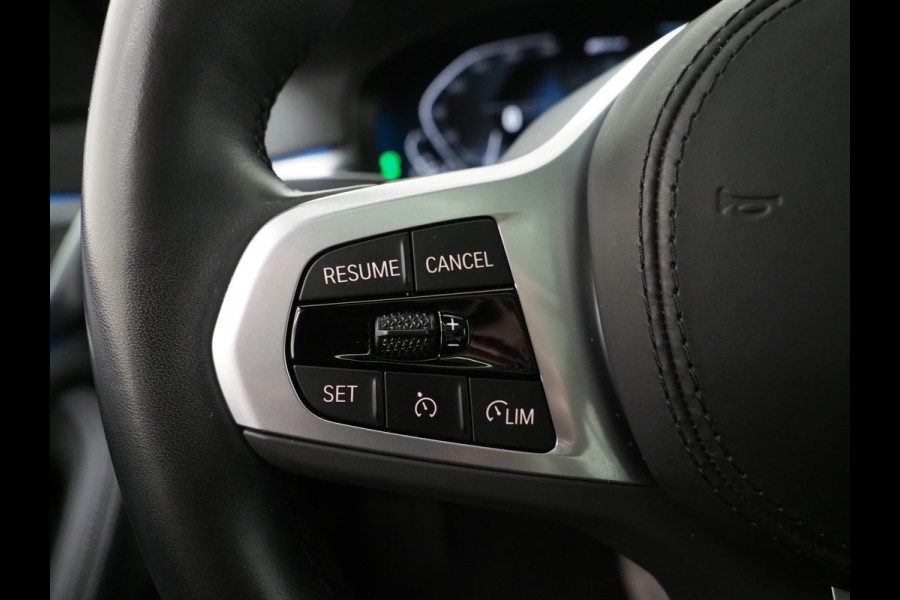 BMW 5 Serie Touring 530e xDrive Business Edition Plus | Panoramadak | Camera | Sfeerverlichting | BLIS | Carplay