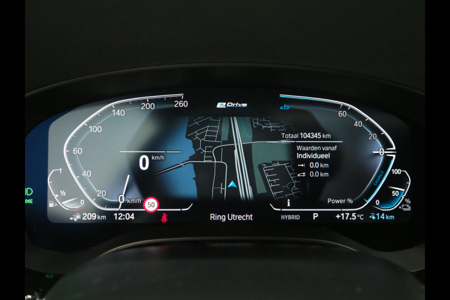 BMW 5 Serie Touring 530e xDrive Business Edition Plus | Panoramadak | Camera | Sfeerverlichting | BLIS | Carplay