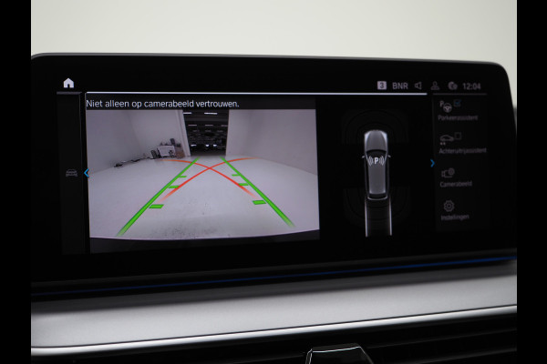 BMW 5 Serie Touring 530e xDrive Business Edition Plus | Panoramadak | Camera | Sfeerverlichting | BLIS | Carplay