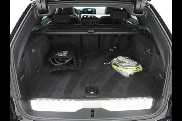 BMW 5 Serie Touring 530e xDrive Business Edition Plus | Panoramadak | Camera | Sfeerverlichting | BLIS | Carplay