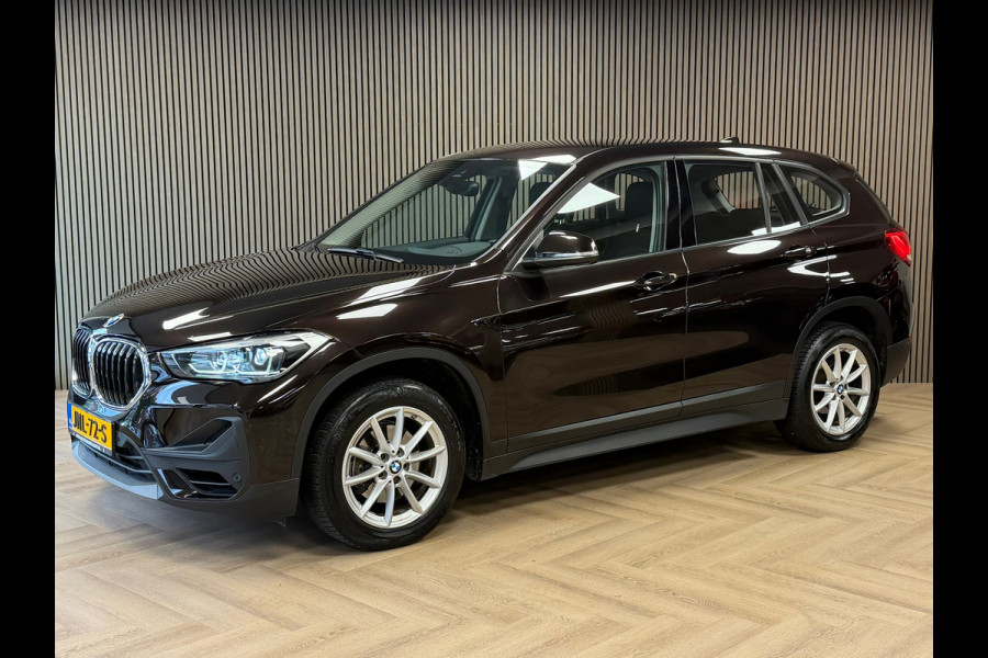 BMW X1 SDrive18i High Executive Edition AUT. NAVIGATIE CAMERA PDC CRUISE KEYLESS-GO STOELVERWARMING