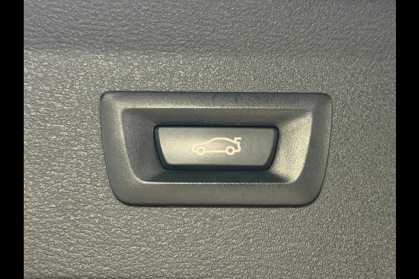 BMW X1 SDrive18i High Executive Edition AUT. NAVIGATIE CAMERA PDC CRUISE KEYLESS-GO STOELVERWARMING