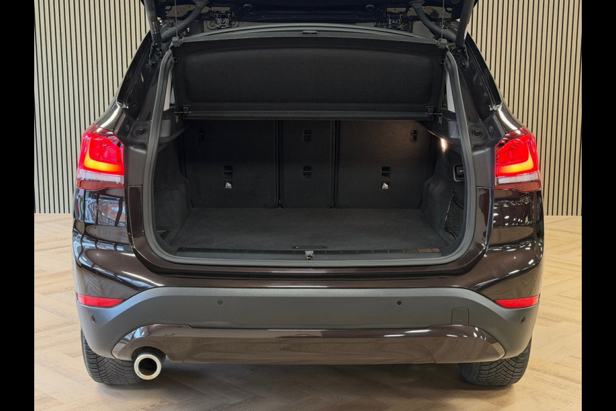 BMW X1 SDrive18i High Executive Edition AUT. NAVIGATIE CAMERA PDC CRUISE KEYLESS-GO STOELVERWARMING