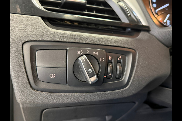 BMW X1 SDrive18i High Executive Edition AUT. NAVIGATIE CAMERA PDC CRUISE KEYLESS-GO STOELVERWARMING
