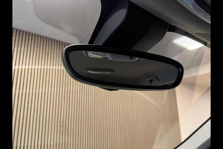 BMW X1 SDrive18i High Executive Edition AUT. NAVIGATIE CAMERA PDC CRUISE KEYLESS-GO STOELVERWARMING