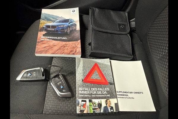 BMW X1 SDrive18i High Executive Edition AUT. NAVIGATIE CAMERA PDC CRUISE KEYLESS-GO STOELVERWARMING