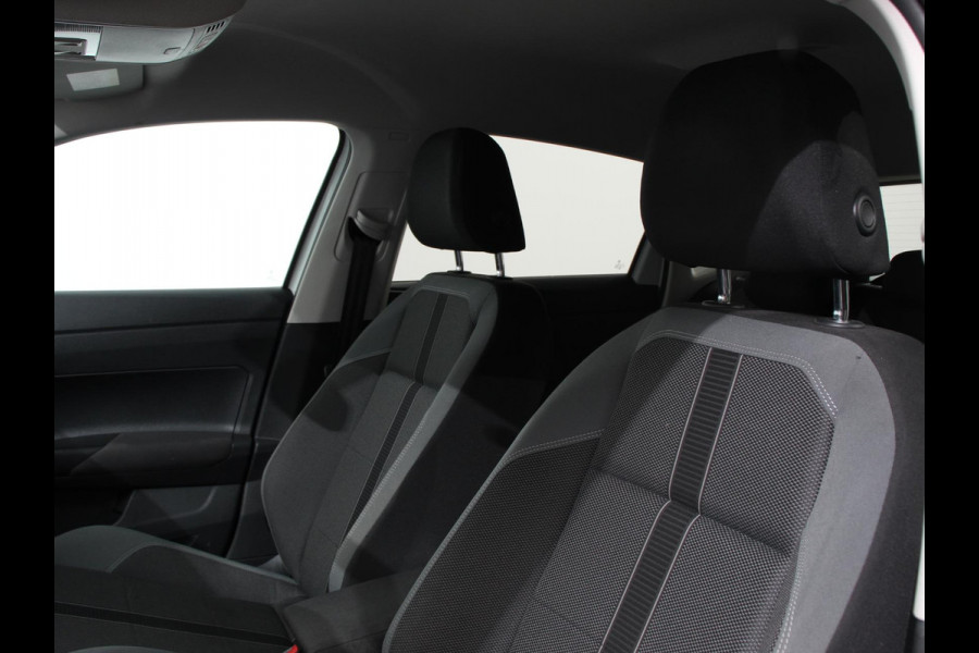 Volkswagen Polo 1.0 TSI 110pk Highline Plus DSG | Apple Carplay/Android Auto | Dab | Parkeer sensoren | Extra Getint Glas | Adaptive Cruise Control