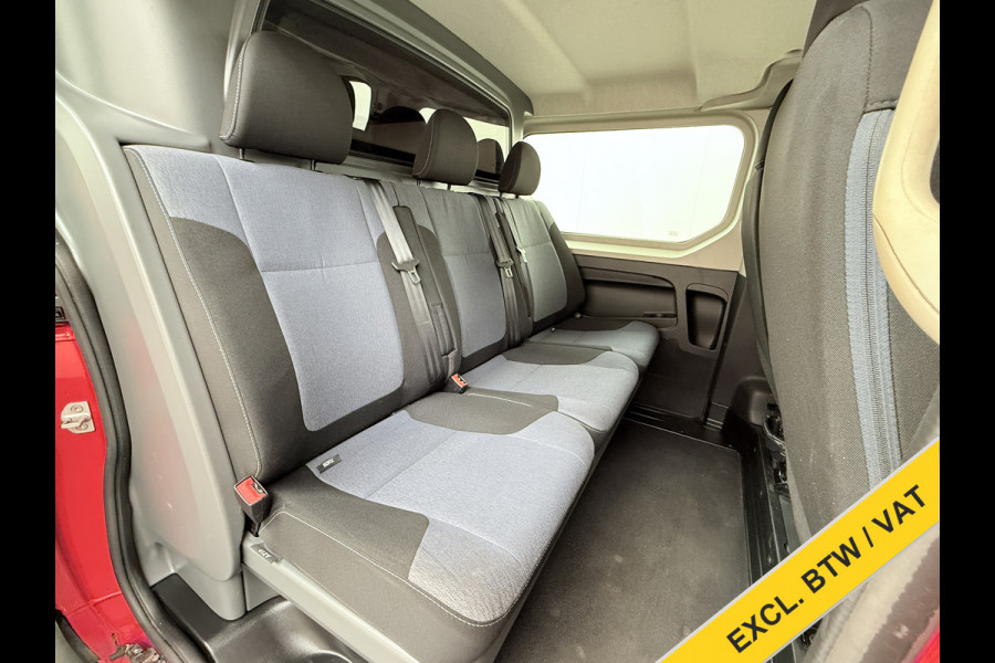 Opel Vivaro * Gereserveerd* 1.6CDTI 126PK L2H1 DC Dubbele Cabine 5-Persoons Navi Camera Airco Trekhaak Cruise Control Pdc Sport EcoFlex Betonplex Vloer Wandbetimmering Schuifdeur Euro 6 1e Eigenaar Origineel Nederlandse Auto