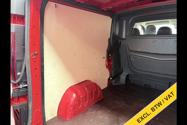 Opel Vivaro * Gereserveerd* 1.6CDTI 126PK L2H1 DC Dubbele Cabine 5-Persoons Navi Camera Airco Trekhaak Cruise Control Pdc Sport EcoFlex Betonplex Vloer Wandbetimmering Schuifdeur Euro 6 1e Eigenaar Origineel Nederlandse Auto