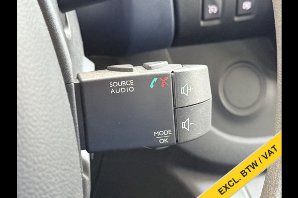 Opel Vivaro * Gereserveerd* 1.6CDTI 126PK L2H1 DC Dubbele Cabine 5-Persoons Navi Camera Airco Trekhaak Cruise Control Pdc Sport EcoFlex Betonplex Vloer Wandbetimmering Schuifdeur Euro 6 1e Eigenaar Origineel Nederlandse Auto