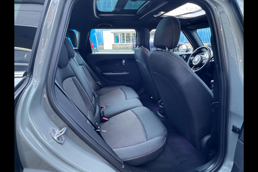 MINI Clubman 1.5 One Pepper II - Panorama dak I Airco I Sport velgen I PDC I Dealer onderhouden