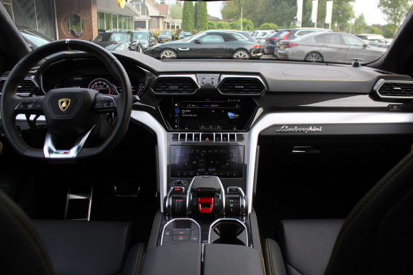 Lamborghini Urus 4.0 V8 / NL Auto! / Full Carbon / Keramisch / B&O / Pano / 360Camera / Head-up / 23'' / Stoelventilatie / Massage
