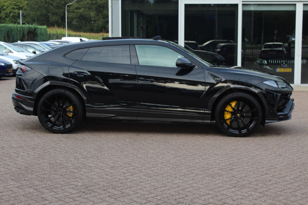 Lamborghini Urus 4.0 V8 / NL Auto! / Full Carbon / Keramisch / B&O / Pano / 360Camera / Head-up / 23'' / Stoelventilatie / Massage