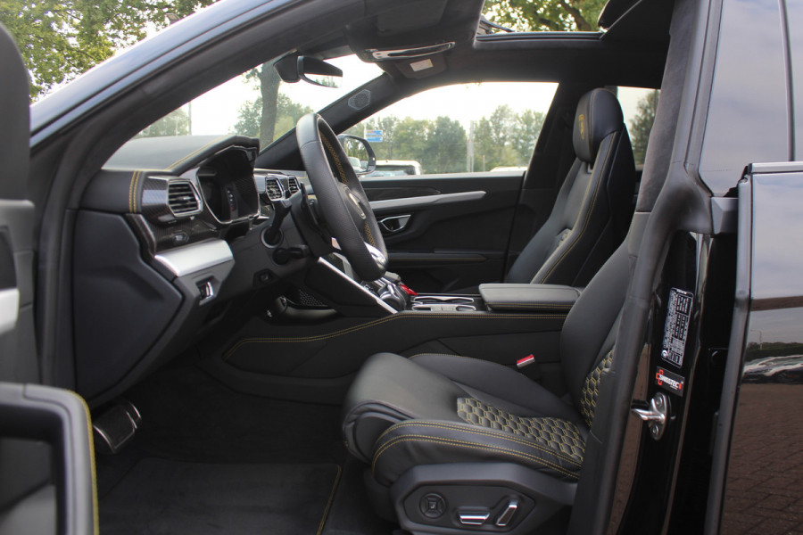Lamborghini Urus 4.0 V8 / NL Auto! / Full Carbon / Keramisch / B&O / Pano / 360Camera / Head-up / 23'' / Stoelventilatie / Massage